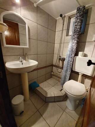 Гостевой дом Vila Margareta Куртя-де-Арджеш Двухместный номер с 1 кроватью и собственной ванной комнатой-20